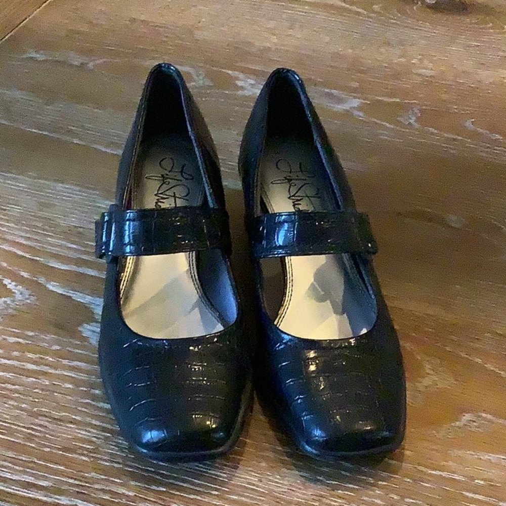 LIFE STRIDE: MARY JANE Size 8